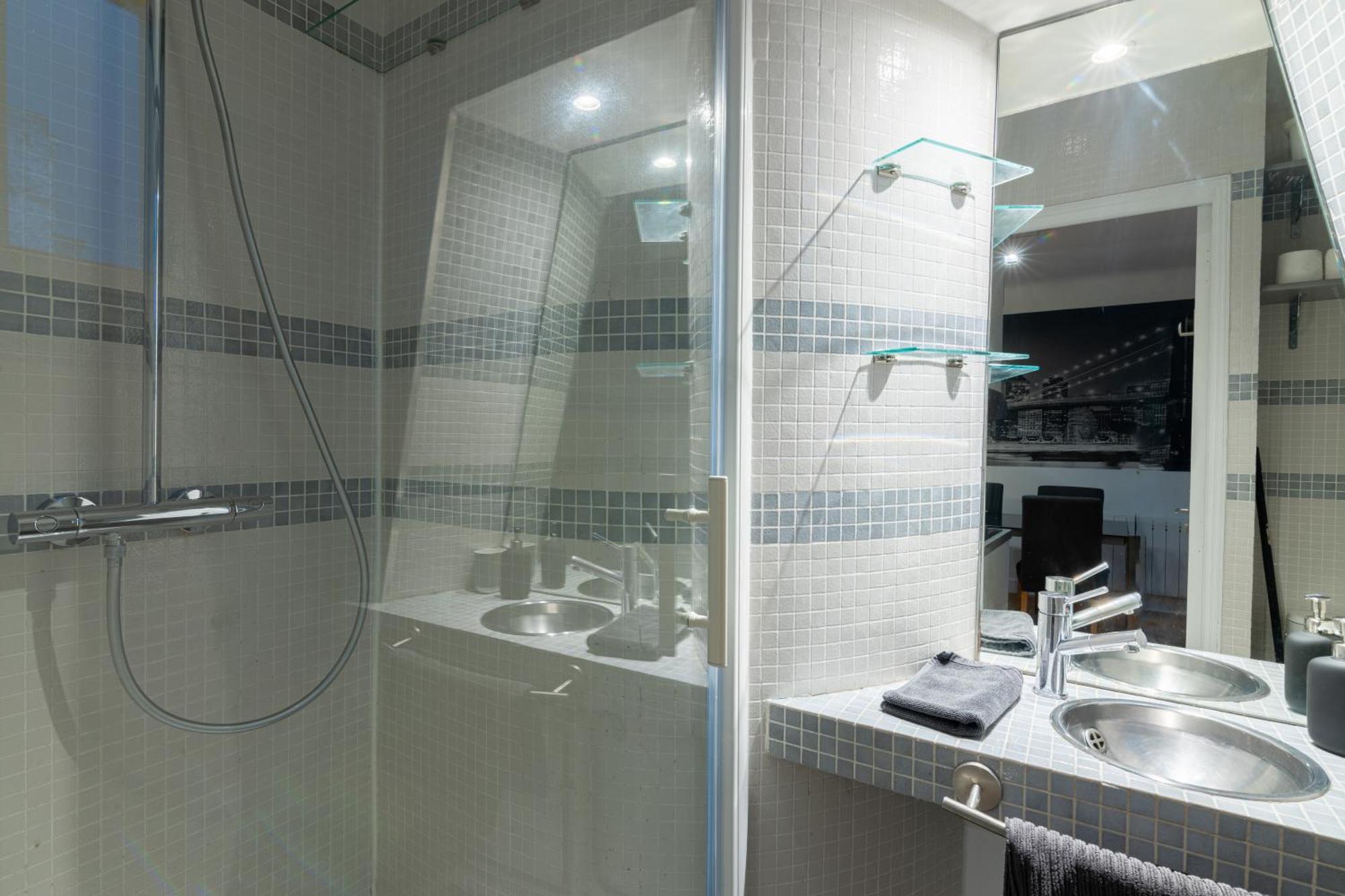 Luxurious 1 Bedroom Tour Eiffel Saint Dominique Free Netflix Paris Luaran gambar